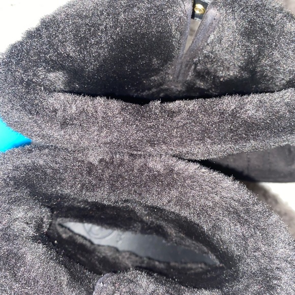 GUESS Faux Fur Boots - Picture 11 of 11